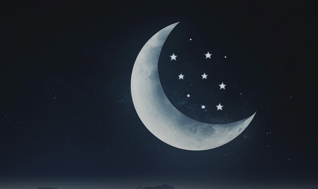 the moon looks beautiful tonight